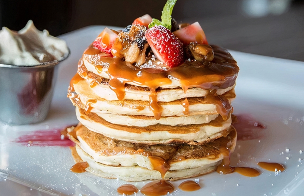 Bánh pancake là một loại bánh ngọt khá phổ biến và được nhiều người yêu thích