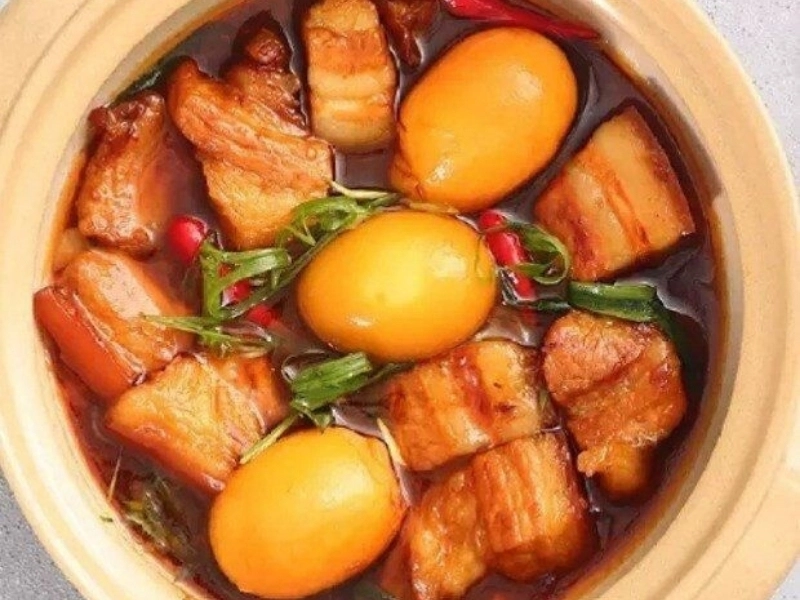 Nồi thịt kho ngon, mọng nước 