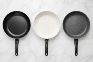 Chảo Chống Dính: Hướng Dẫn Chọn Mua và Sử Dụng Đúng Cách 2 Ba loại lớp phủ chảo chống dính phổ biến: PTFE, ceramic và granite.