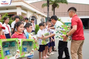 Kim Hằng Mừng Tết Thiếu Nhi 01/06/2026 2 Kim Hang Mung Tet Thieu Nhi 16 Gui Yeu Thuong Den Nhung Mam Non Cua Gia Dinh Kim Hang 1